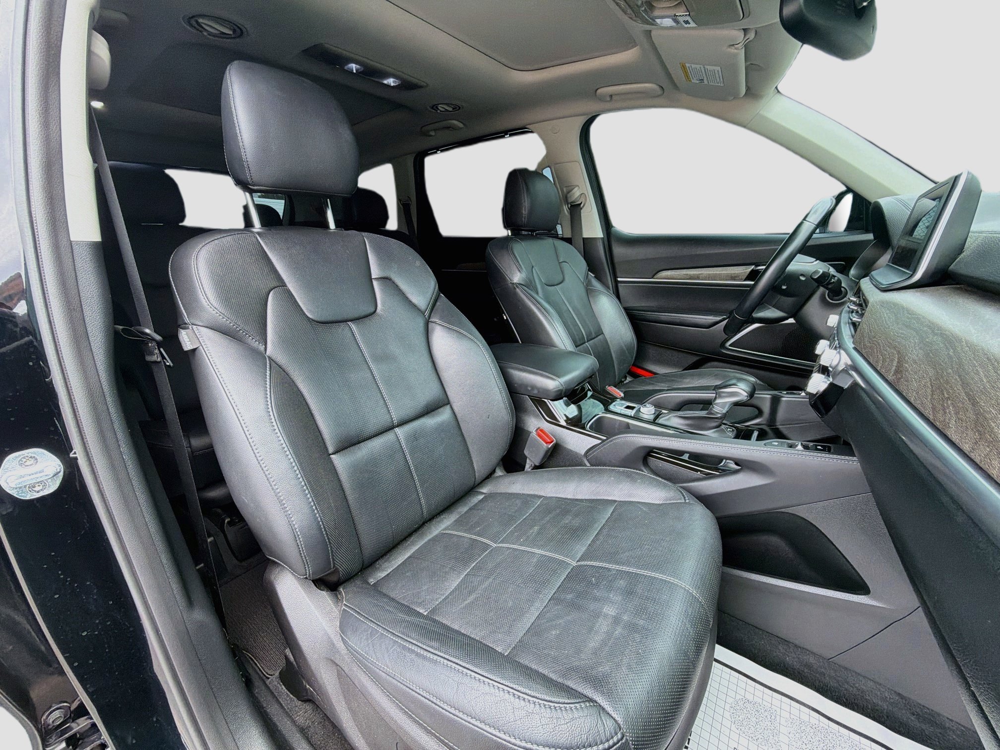 Used 2020 Ebony Black Kia SX image 16