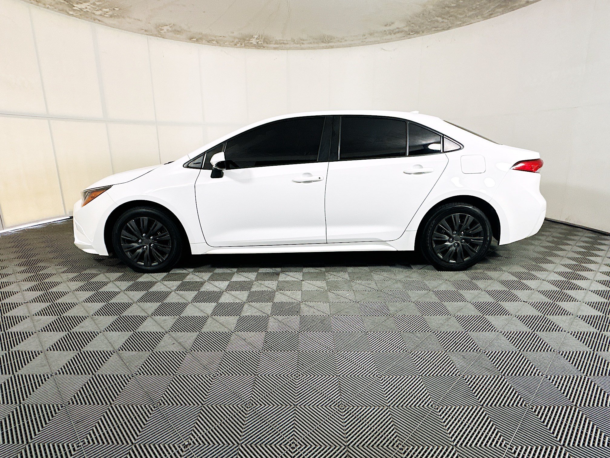 Used 2022 White Toyota LE image 6