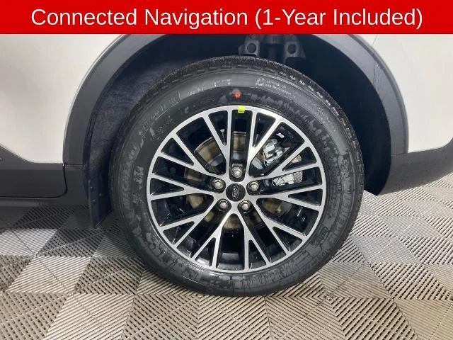 New 2026 Star White Metallic Tri-coat Ford Plug-in Hybrid image 24