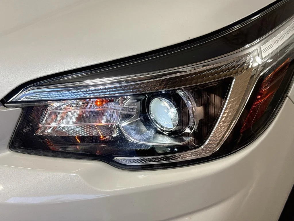Used 2020 White Subaru Base image 35
