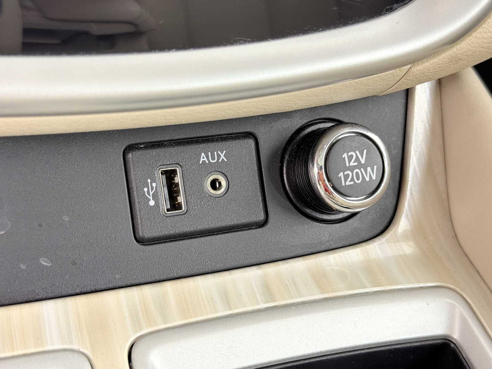 Used 2018 Pearl White Nissan Platinum image 29