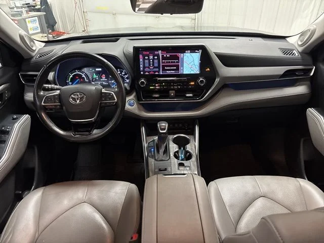 Used 2021 Gray Toyota Platinum image 13