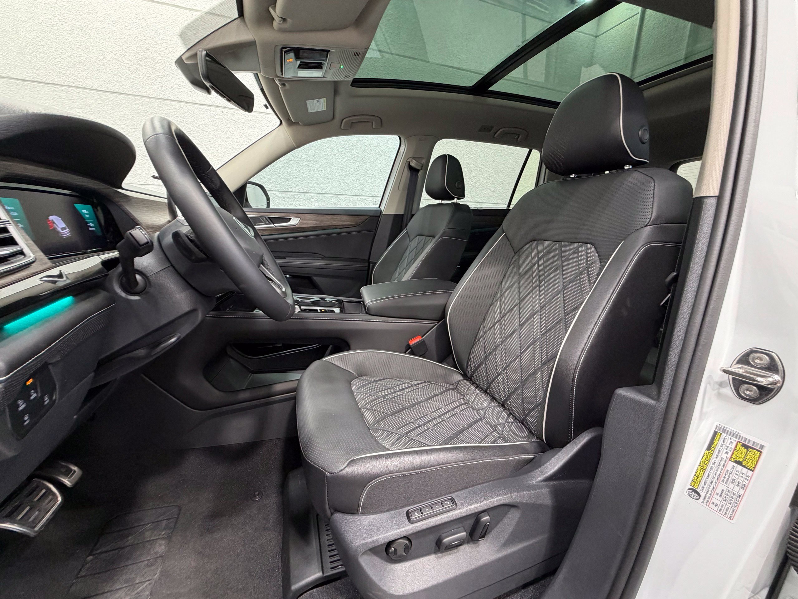 2025 Volkswagen Atlas SEL Premium R-Line - Photo 20