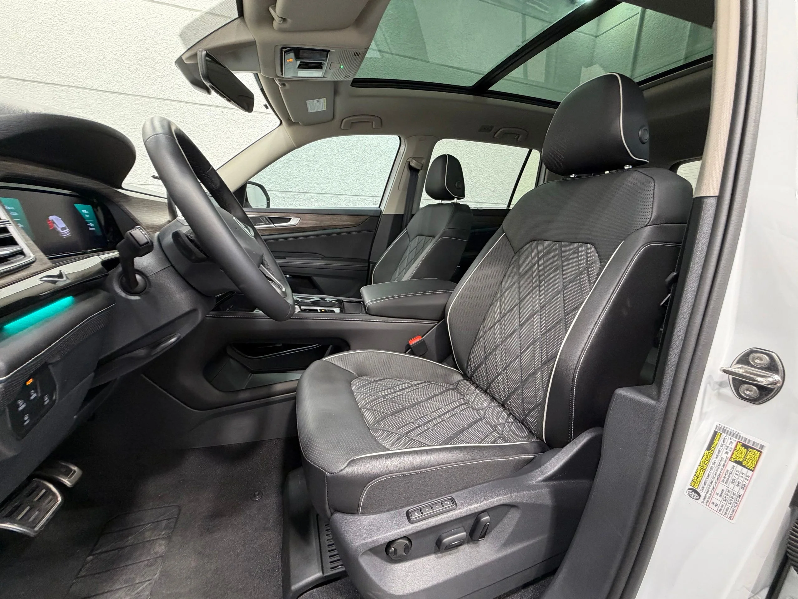 2025 Volkswagen Atlas SEL Premium R-Line - Photo 20