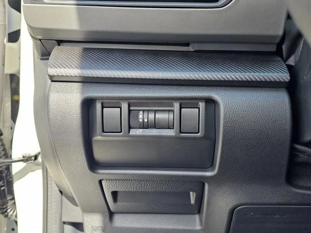 New 2026 CRYSTAL WHITE PEARL Subaru Base image 21