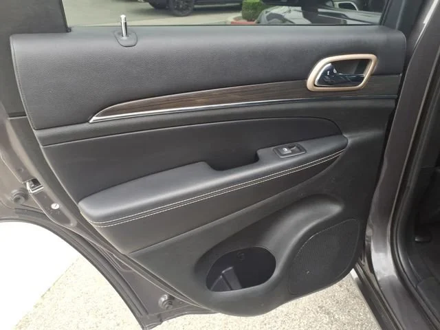 Used 2015 Gray Jeep Overland image 12