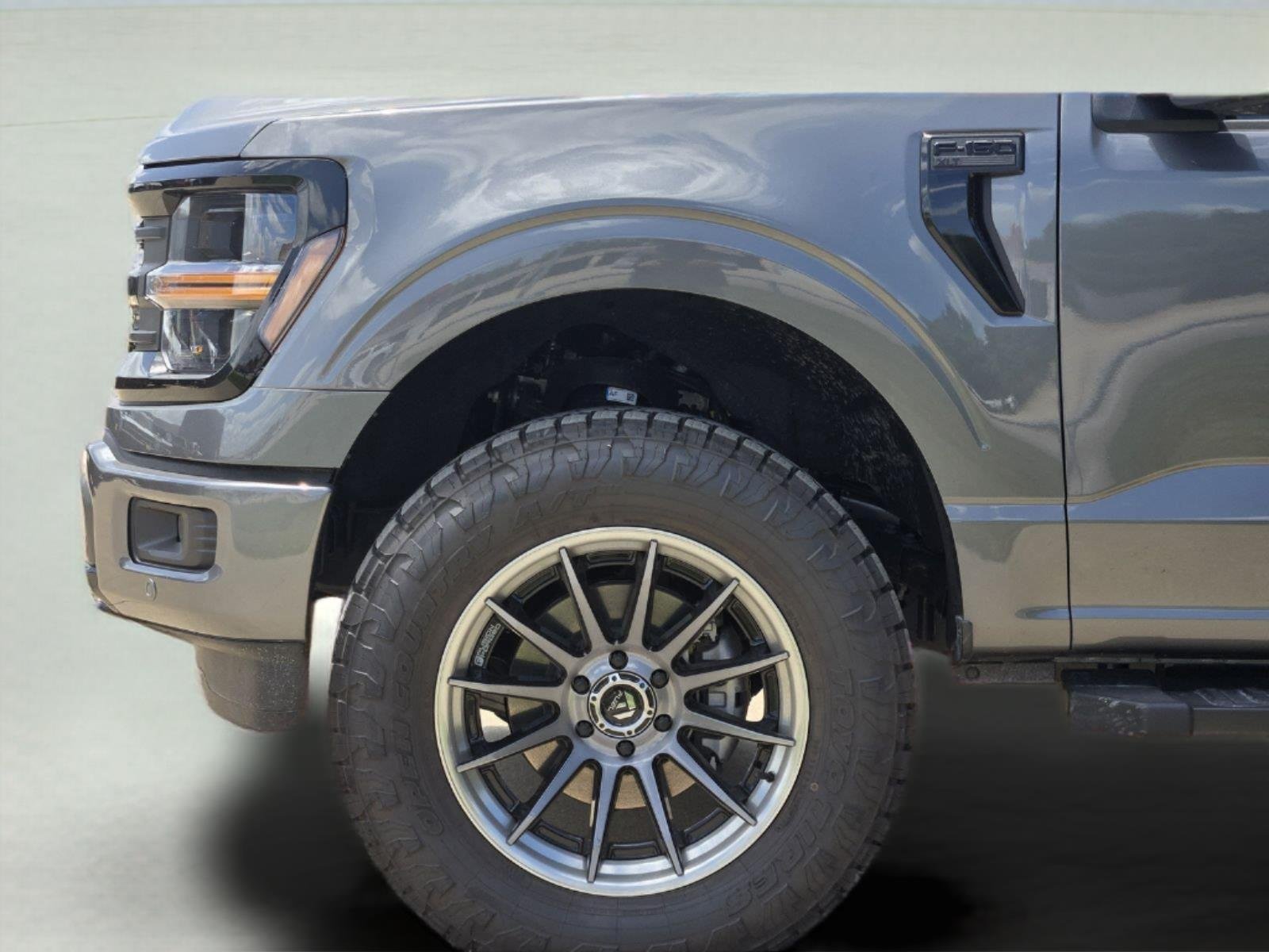 New 2026 Carbonized Gray Metallic Ford XLT image 6