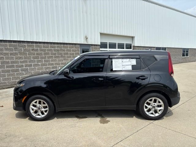 Used 2020 Black Kia S image 10