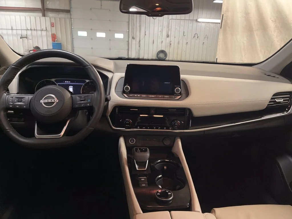 Used 2023 White Nissan SL image 21