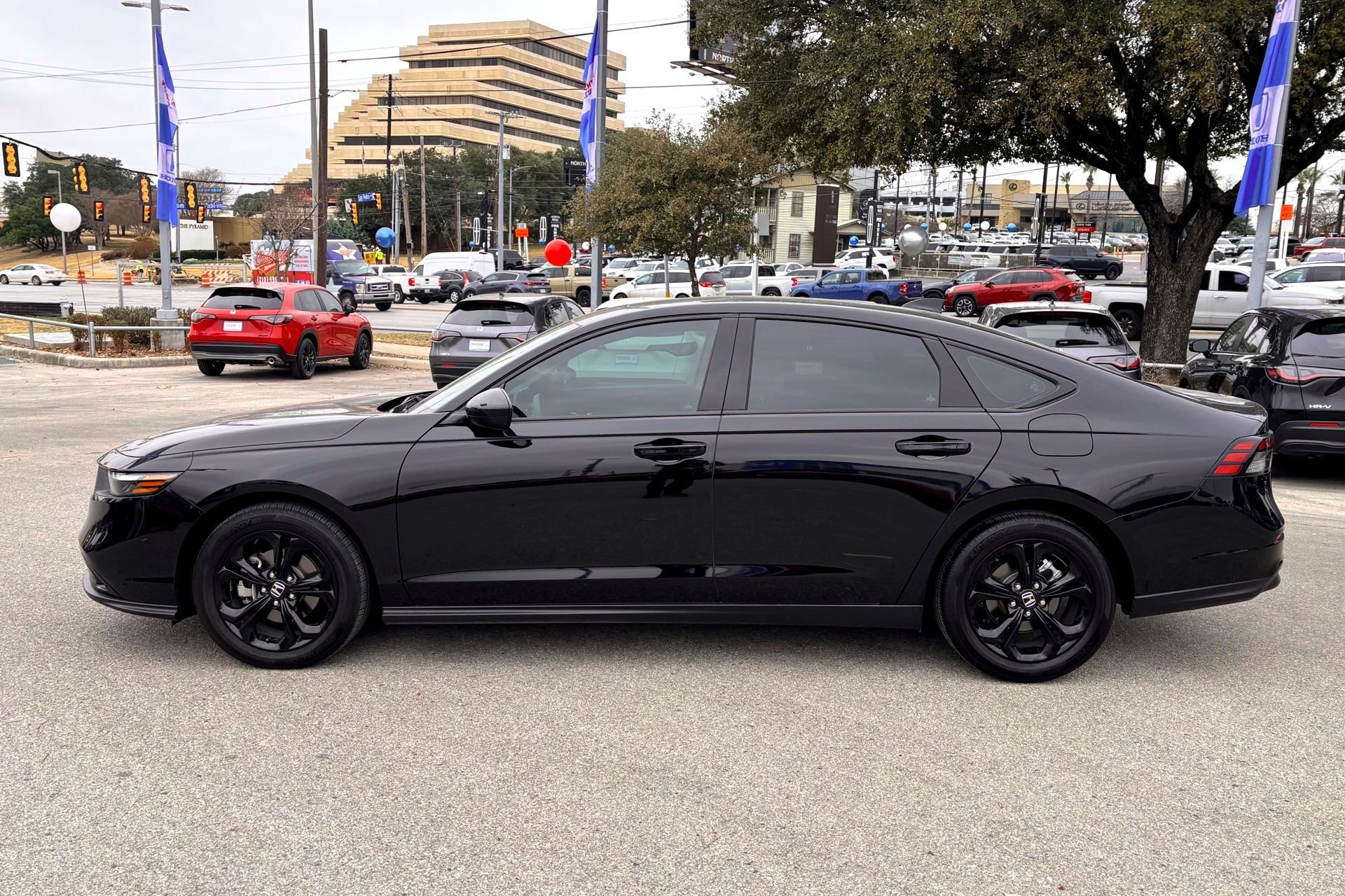 Used 2025 Black Honda SE image 5