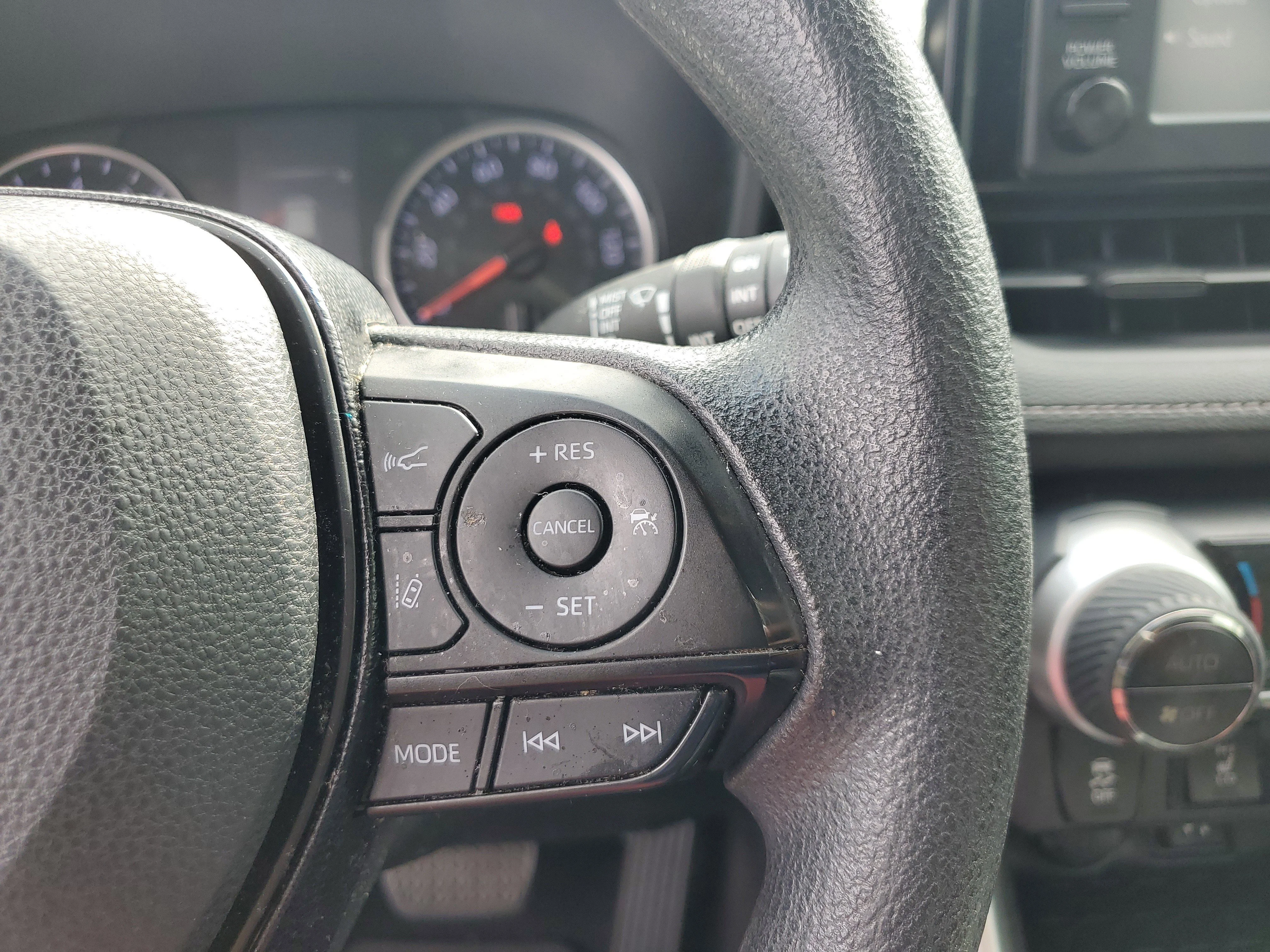 Used 2019 Super White Toyota XLE image 27