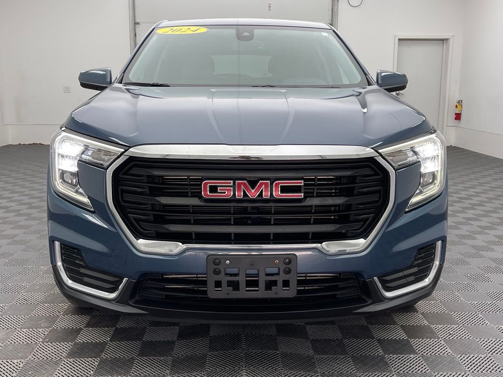Used 2024 Downpour Metallic GMC SLE image 11