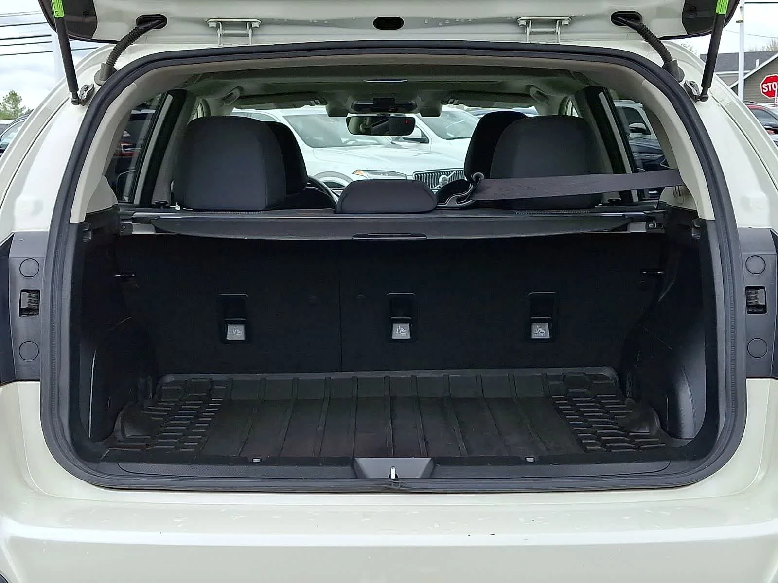 Used 2022 Crystal White Pearl Subaru Premium image 30
