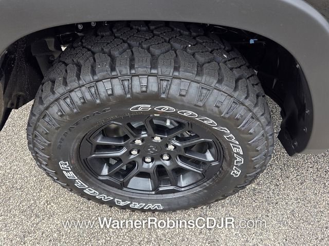 New 2026 Diamond Black Crystal Pearl-Coat Exterior Paint RAM Rebel image 18