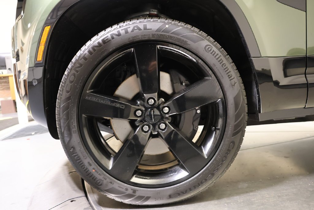 New 2026 Woolstone Green Land Rover X-Dynamic SE image 9