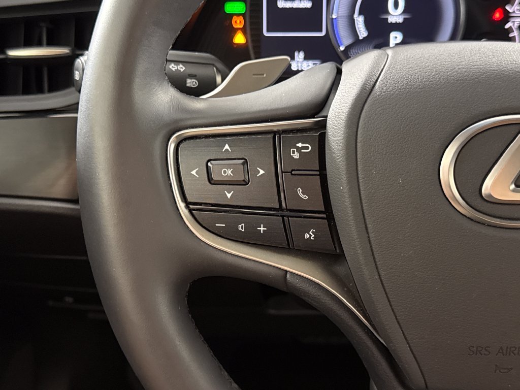 Used 2022 White Lexus 300h image 16
