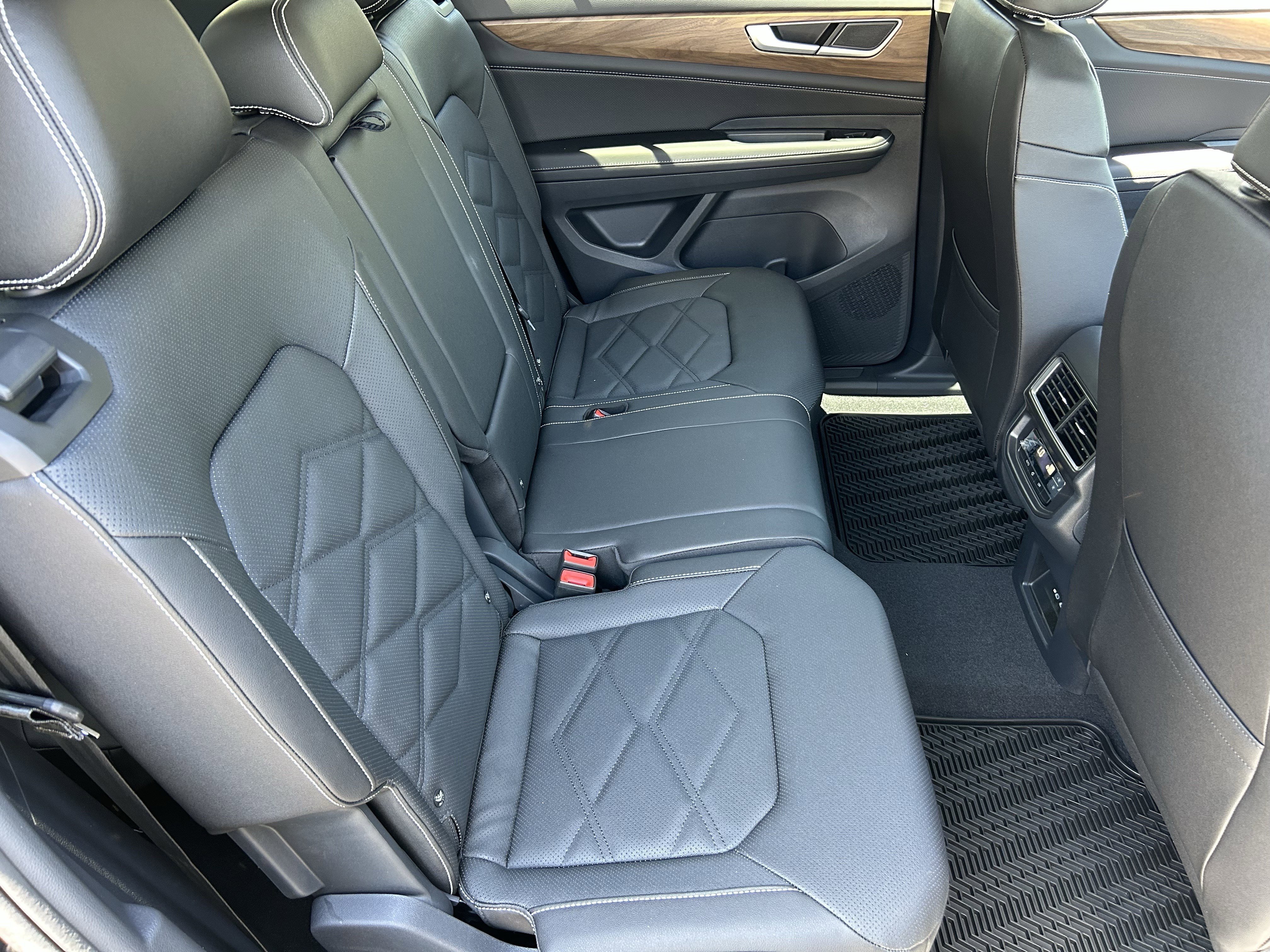New 2026 Deep Black Pearl Volkswagen 2.0T SE image 9