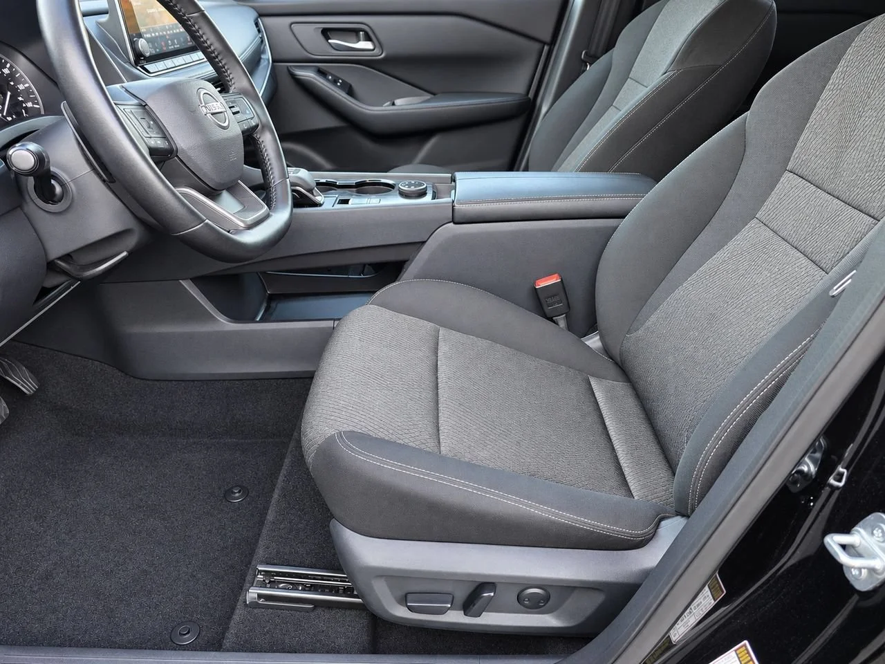 Used 2025  Nissan SV image 12