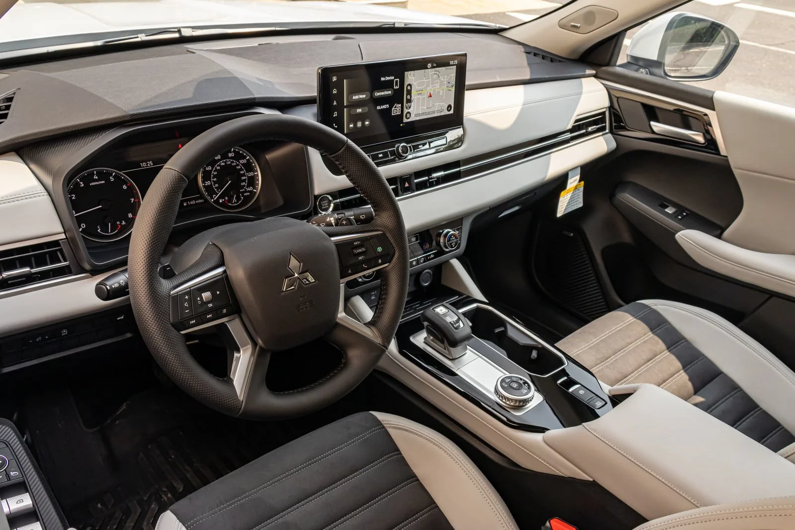 New 2026 White Mitsubishi SE image 24