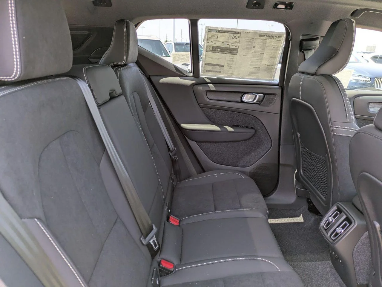2026 Volvo XC40 Ultra Black Edition - Photo 13