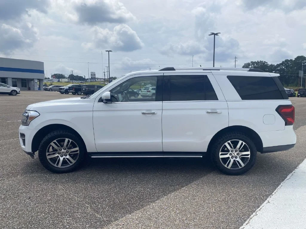 Used 2022 White Ford Limited image 4