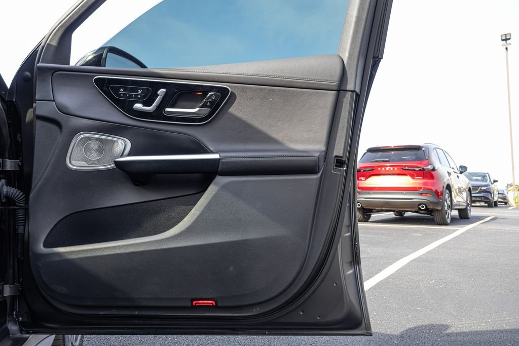 Used 2024  Mercedes-Benz GLC 300 image 34