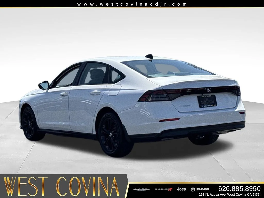 Used 2025 White Honda SE image 7