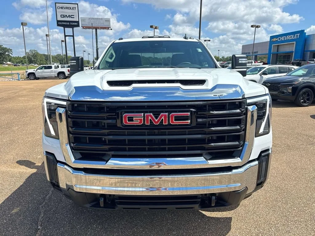 New 2026 Summit White GMC Pro image 2