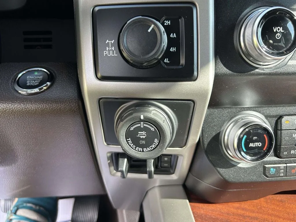 Used 2019 Blue Ford King Ranch image 22