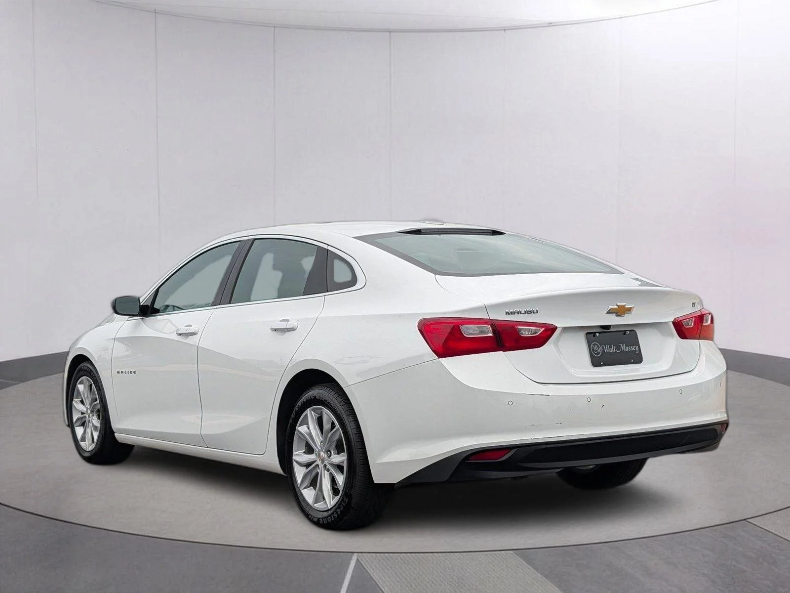 Used 2024 Summit White Chevrolet LT image 3