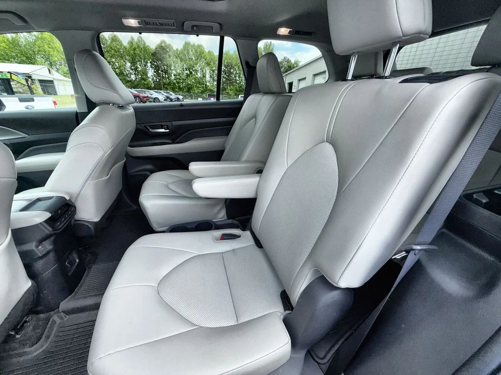 Used 2024  Toyota XLE image 21