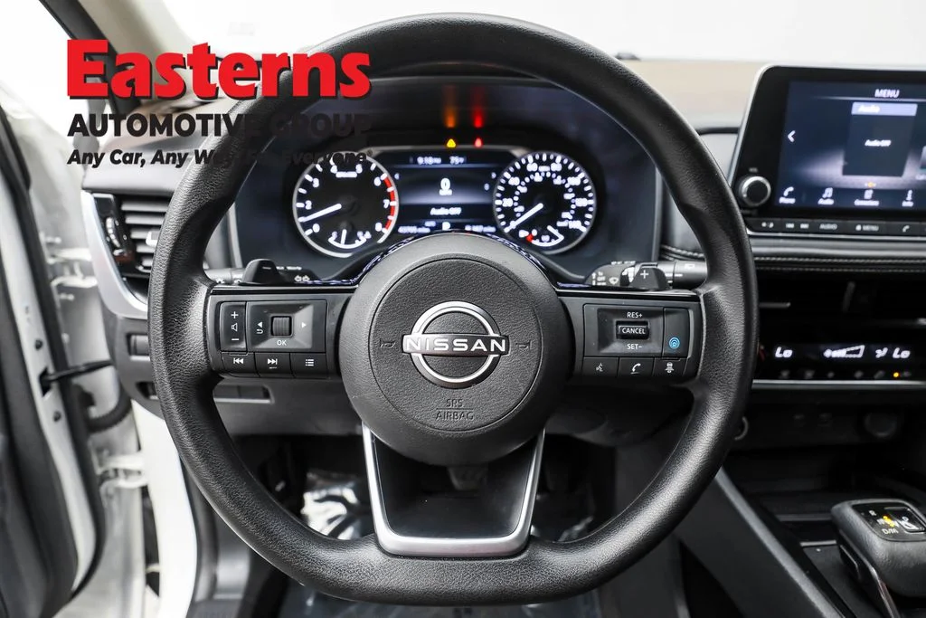 Used 2022 White Nissan SV image 10