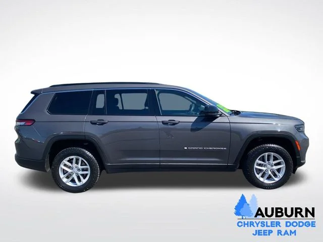 Used 2024 Gray Jeep Laredo image 7