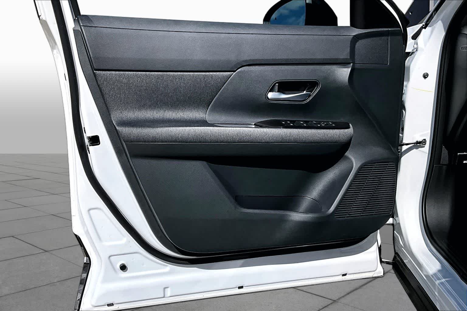 New 2026 Aspen White TriCoat / Super Black Two-tone Nissan SV image 14