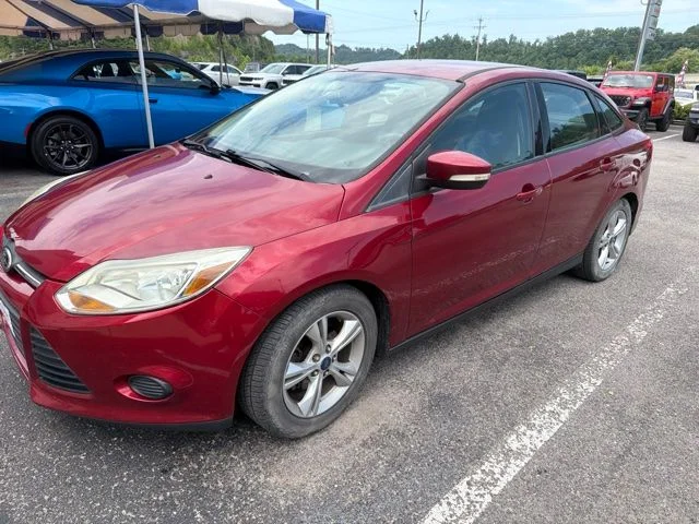 Used 2014 Red Ford SE image 4