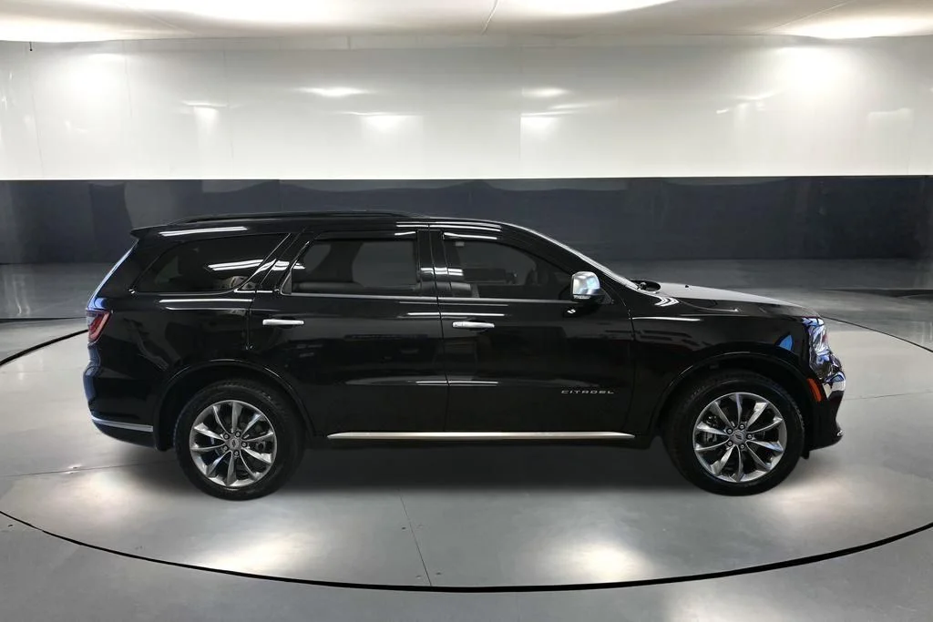 Certified Used 2022 Black Dodge Citadel image 3