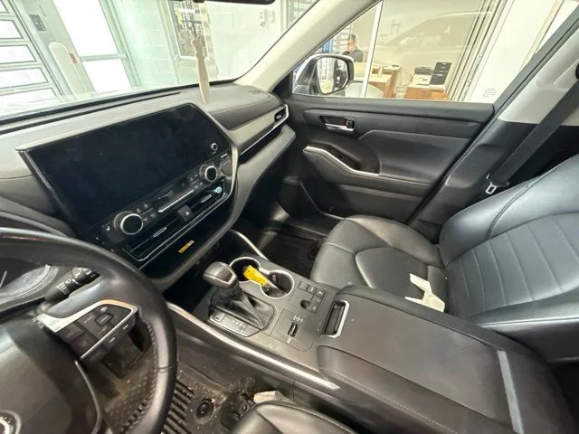Used 2023 Pearl Toyota XLE image 8