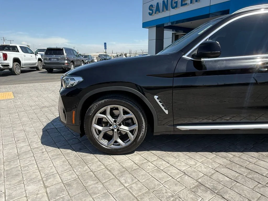 Used 2022 Black BMW sDrive30i image 6