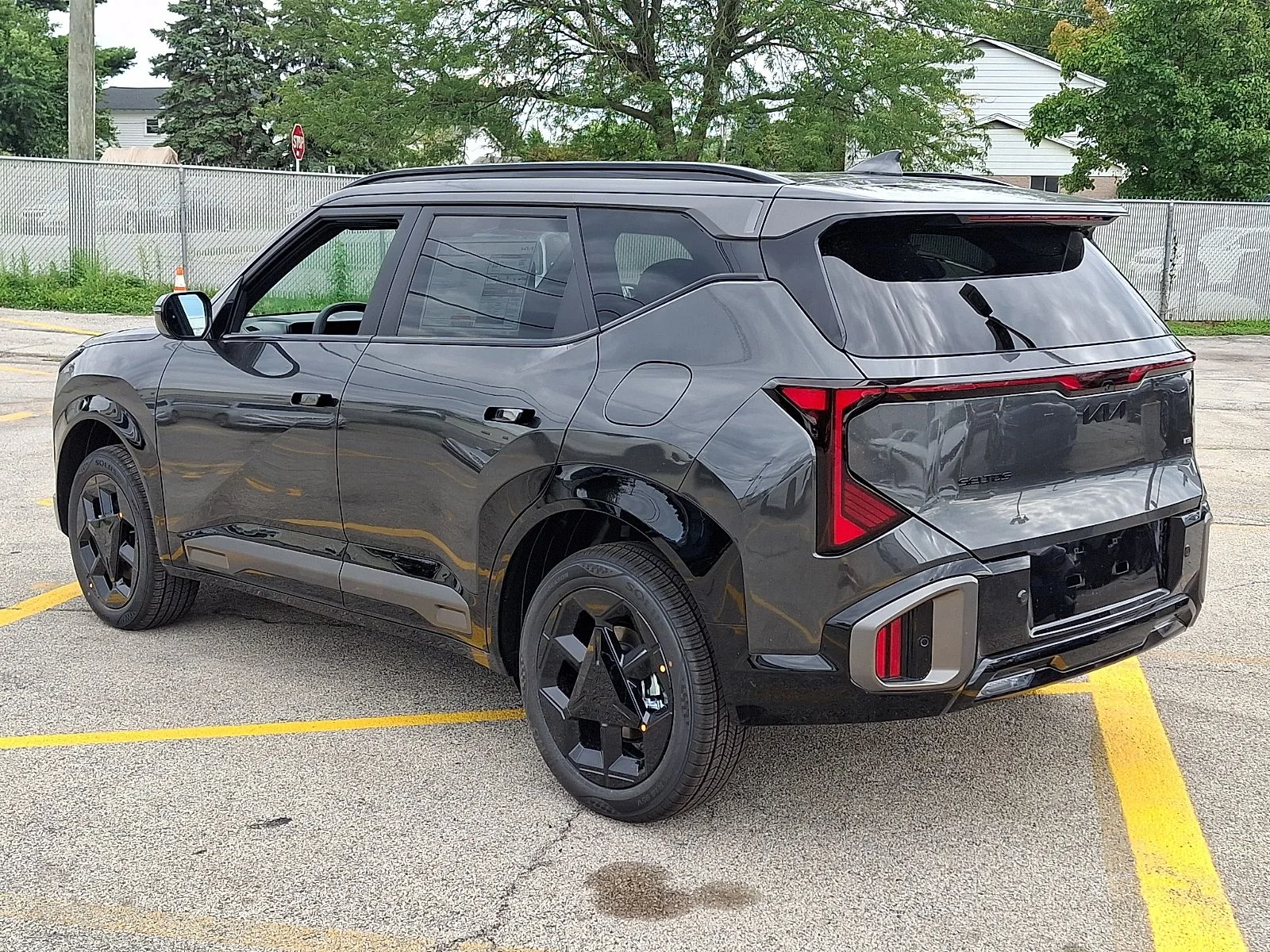 New 2027 Gray Kia X-Line S image 4