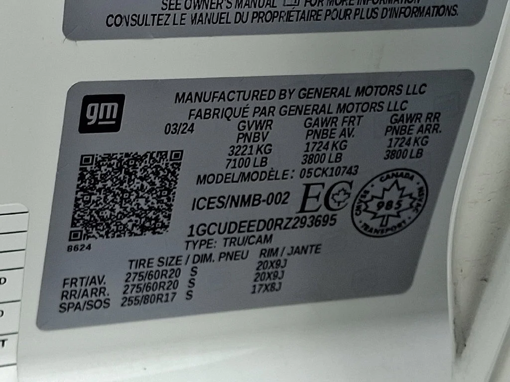 Used 2024 Summit White Chevrolet RST image 28