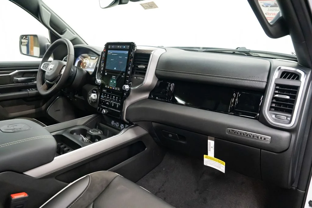 New 2026 Bright White Clear-Coat Exterior Paint RAM Laramie image 31