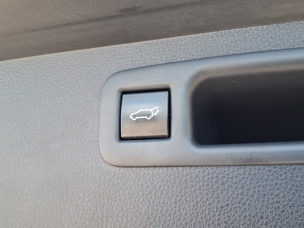 Used 2020 Blizzard Pearl Toyota Platinum image 25