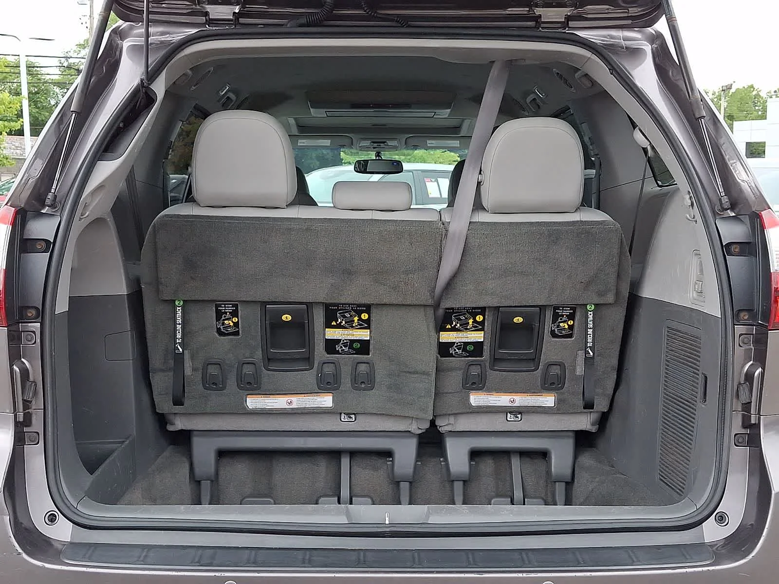 Used 2016 Predawn Gray Mica Toyota XLE Premium image 33