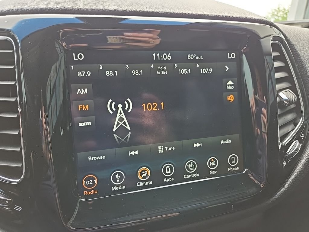 Used 2018 White Jeep Latitude image 46
