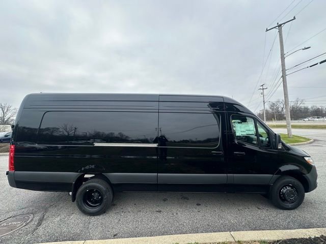 New 2026 Jet Black Mercedes-Benz 4500 image 43
