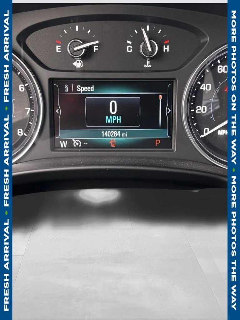 Used 2019  Buick Essence image 1