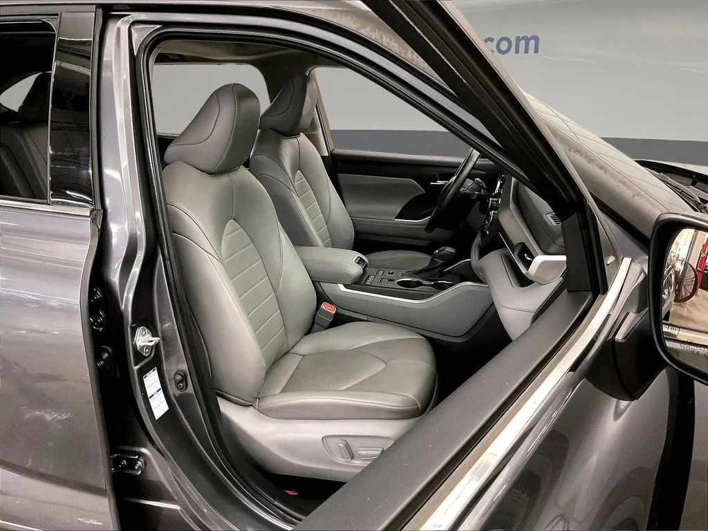 Used 2022 Gray Toyota XLE image 10