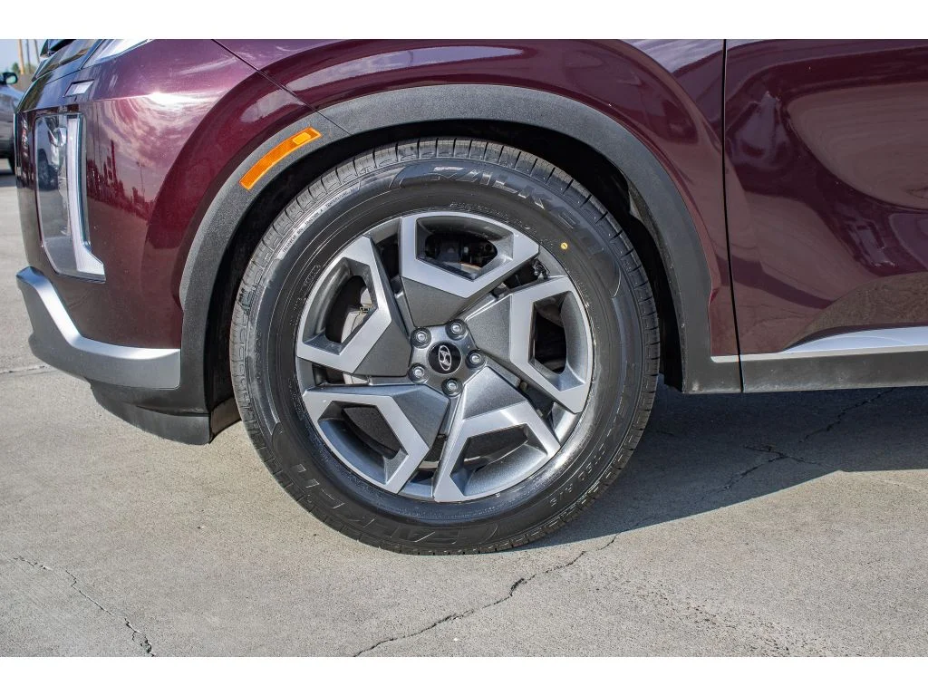 Used 2024 Sierra Burgundy Hyundai SEL 7P image 5