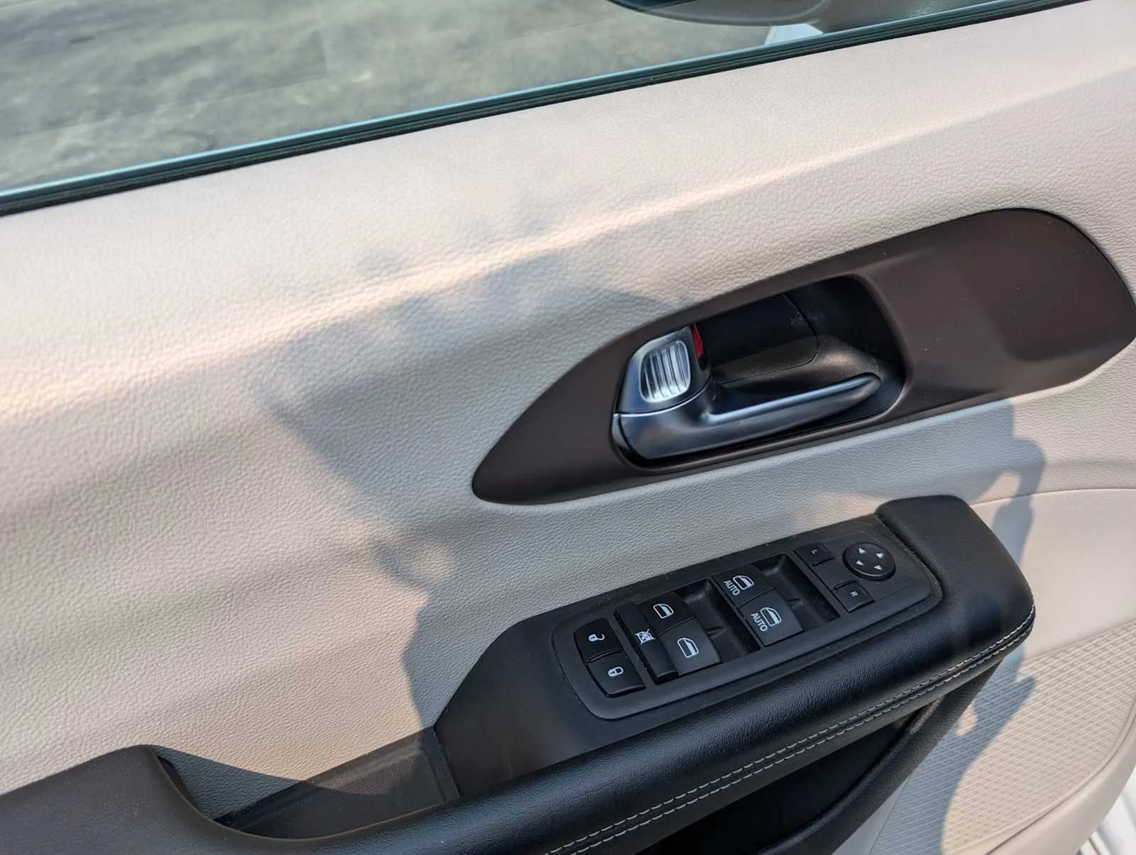 Used 2022 Bright White Clearcoat Chrysler LX image 36