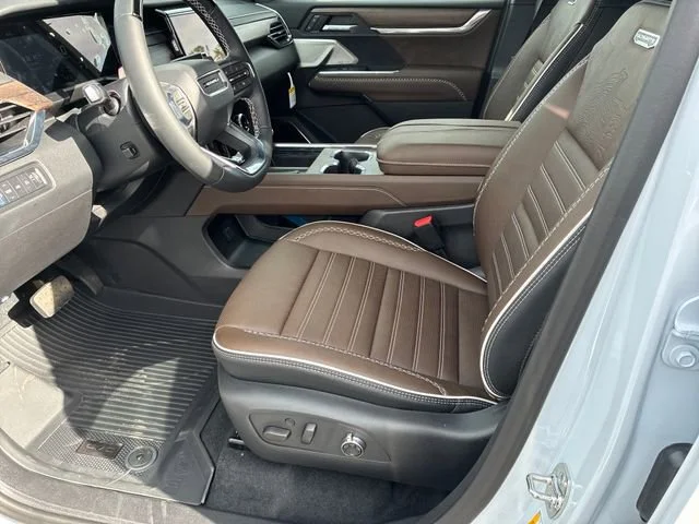 New 2026 Glacier White Tricoat GMC Denali Ultimate image 10